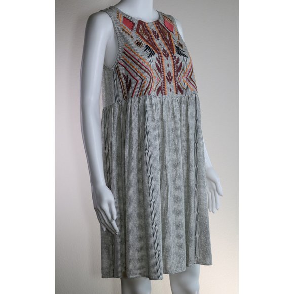 Grace & Lace: Aztec Embroidered Dress - Picture 8 of 12